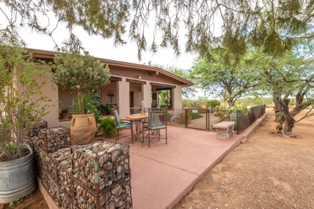 22+/- Acre Desert Retreat with Home and Horse Facilities - image 4