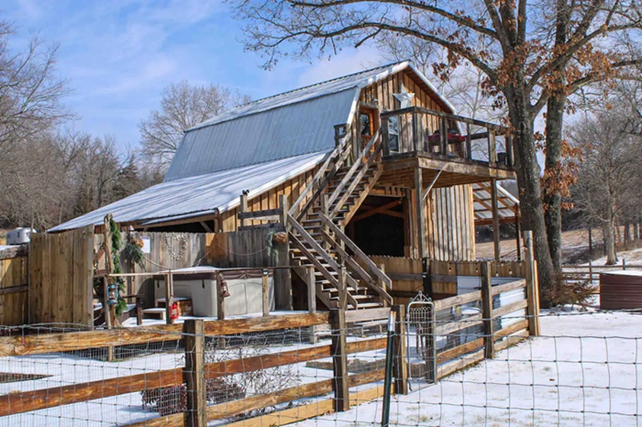 GUEST BARN/BNB