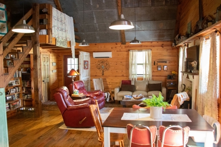 Rustic/Easy Living In The Ozarks - image 22