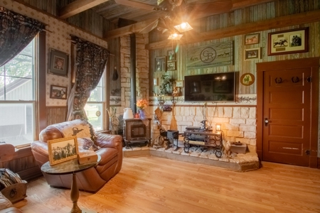 100 Acre Horse Farm w/ Home & Creek Near Waco & Temple TX - image 29