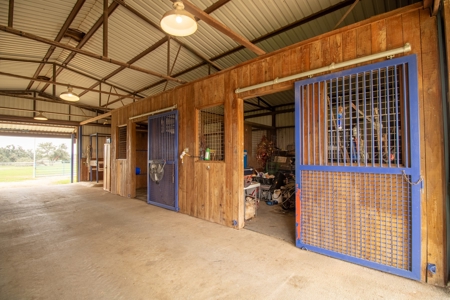 100 Acre Horse Farm w/ Home & Creek Near Waco & Temple TX - image 23