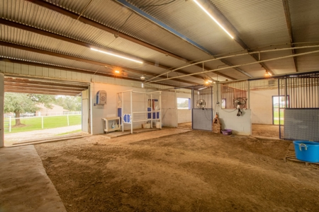 100 Acre Horse Farm w/ Home & Creek Near Waco & Temple TX - image 37
