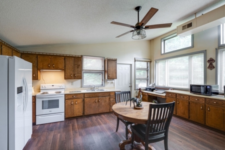 Country Home for Auction in Lawrence County TN - image 22