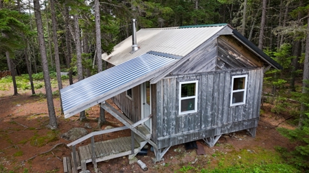 Maine Lakeside Retreat - image 4