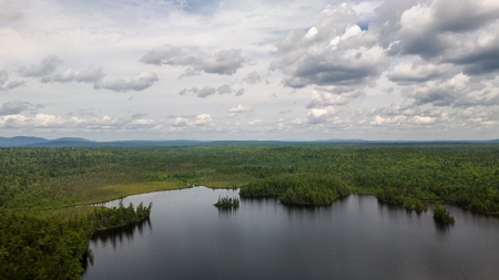 Maine Lakeside Retreat - image 1
