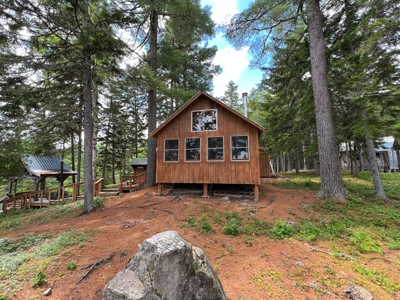 Maine Lakeside Retreat - image 9