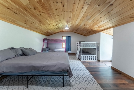 Country Home / Cabin and Acreage in Oregon County Missouri - image 15