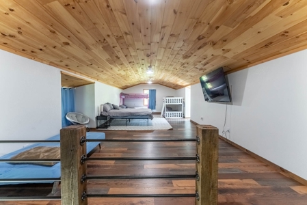 Country Home / Cabin and Acreage in Oregon County Missouri - image 14