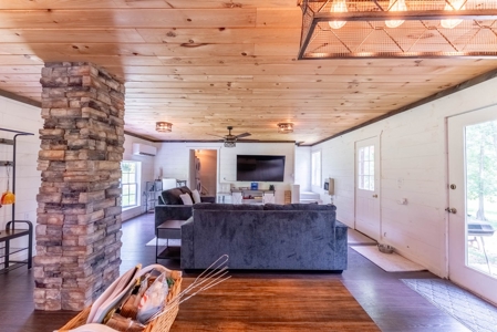 Country Home / Cabin and Acreage in Oregon County Missouri - image 12