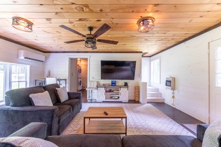 Country Home / Cabin and Acreage in Oregon County Missouri - image 11