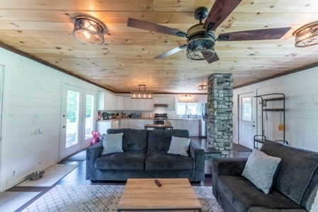 Country Home / Cabin and Acreage in Oregon County Missouri - image 13