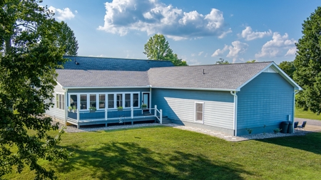 Home near Dale Hollow Lake in Byrdstown, Tennessee - image 14
