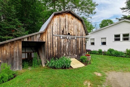 Country Home in Concord, VT For Sale - image 15