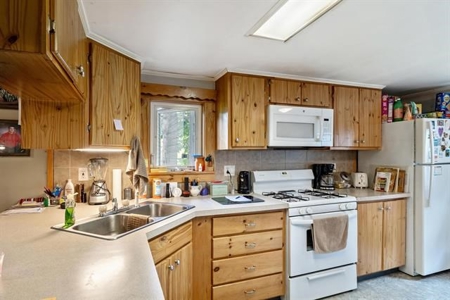 Country Home in Concord, VT For Sale - image 9