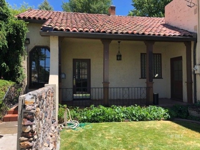 Historic Former Modoc Record Office, Features Artist Music Studio - image 4