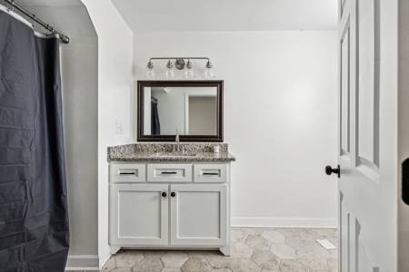 Country Home for Sale in Lawrenceburg, Tennessee - image 36