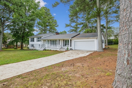 Country Home for Sale in Lawrenceburg, Tennessee - image 2