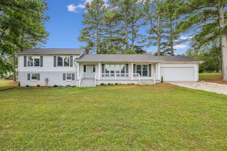 Country Home for Sale in Lawrenceburg, Tennessee - image 1