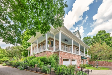 Stunning Custom-Built Home on 15 Acres in Williamson County - image 41