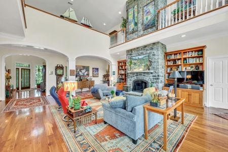 Stunning Custom-Built Home on 15 Acres in Williamson County - image 9
