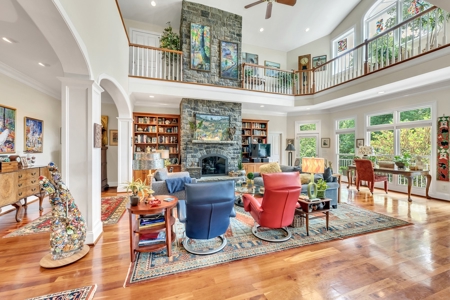Stunning Custom-Built Home on 15 Acres in Williamson County - image 8
