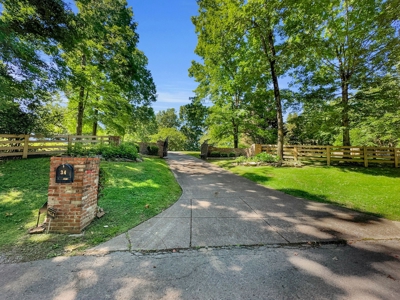 Stunning Custom-Built Home on 15 Acres in Williamson County - image 1