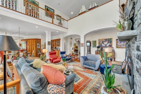 Stunning Custom-Built Home on 15 Acres in Williamson County - image 10