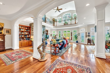 Stunning Custom-Built Home on 15 Acres in Williamson County - image 3