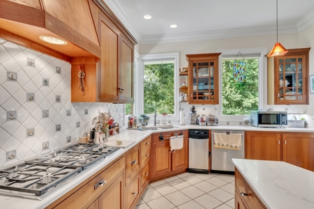 Stunning Custom-Built Home on 15 Acres in Williamson County - image 15