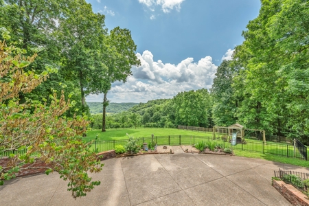 Stunning Custom-Built Home on 15 Acres in Williamson County - image 39