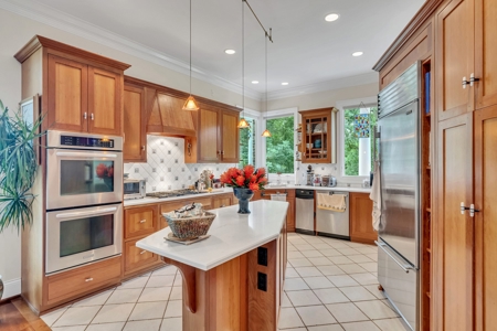 Stunning Custom-Built Home on 15 Acres in Williamson County - image 14