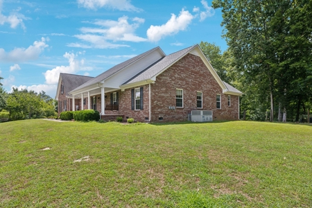 Secluded Country Paradise on 10.19 Acres in Santa Fe, TN - image 11
