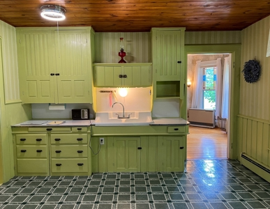 Queen Anne Victorian Home - Island Falls, Maine - image 14