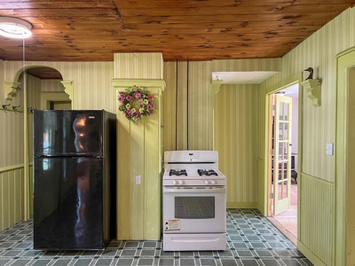 Queen Anne Victorian Home - Island Falls, Maine - image 15