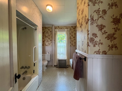 Queen Anne Victorian Home - Island Falls, Maine - image 40