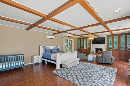 Large Home on 12 acres - image 13