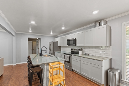 Large Home on 12 acres - image 6