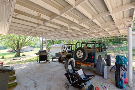 Large Home on 12 acres - image 25