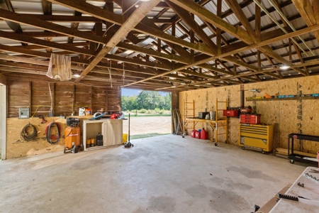 Large Home on 12 acres - image 29