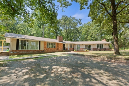 Large Home on 12 acres - image 1