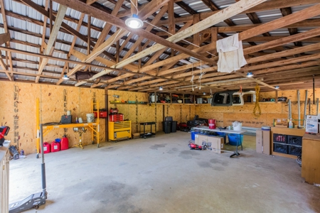 Large Home on 12 acres - image 30