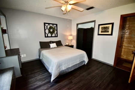 Home in Woodland Lake Estates in Atlanta, TX - image 23
