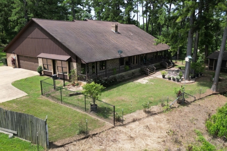 Home in Woodland Lake Estates in Atlanta, TX - image 4