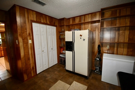Home in Woodland Lake Estates in Atlanta, TX - image 9