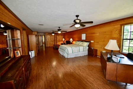 Home in Woodland Lake Estates in Atlanta, TX - image 29