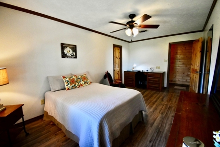 Home in Woodland Lake Estates in Atlanta, TX - image 15