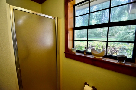 Home in Woodland Lake Estates in Atlanta, TX - image 7