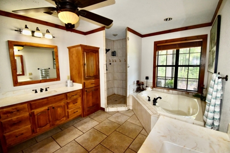 Home in Woodland Lake Estates in Atlanta, TX - image 25