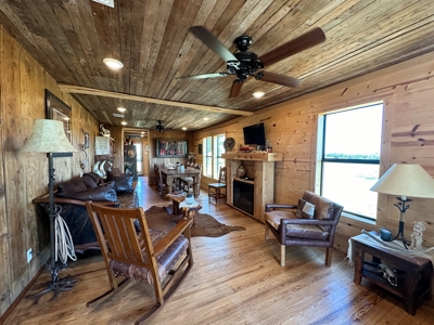 Exquisite 39+/- Acre Texas Estate in Coryell County - image 9
