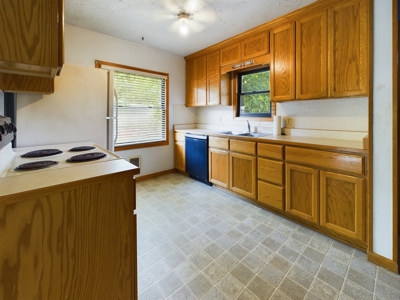 Home for Sale in Orofino, ID with Studio Apartment - image 15